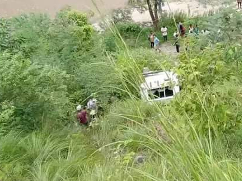 सोलुखुम्बुबाट विराटनगर जाँदै गरेको जीप ओखलढुंगामा दुर्घटना, दुई प्रहरीको मृत्यु